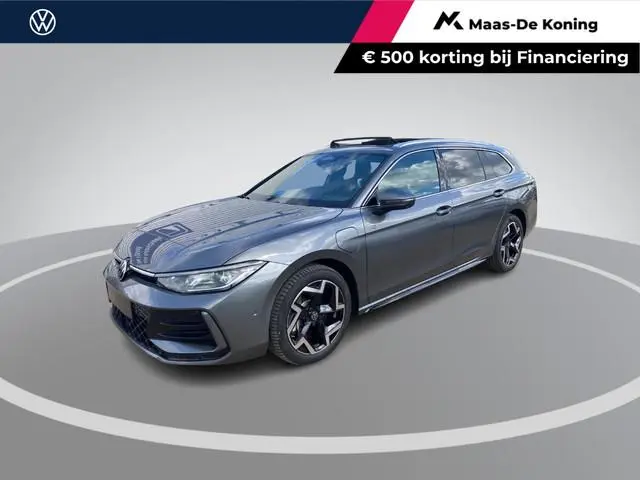 Volkswagen Passat Variant 1.5eHybrid 200kW/272PK R-Line · Panoramadak · Trekhaak · 360°Camera + Park...