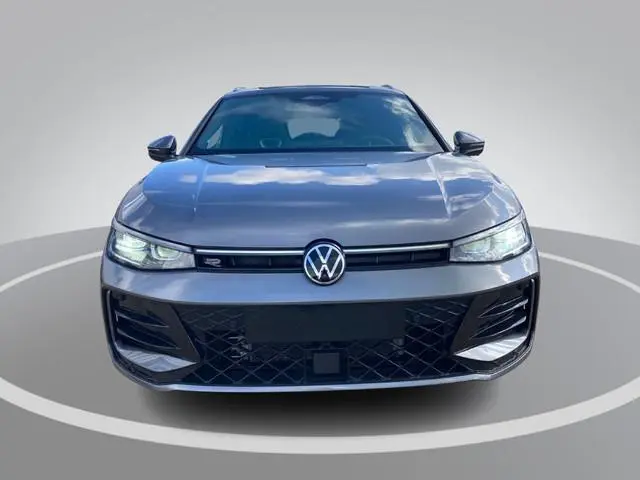 Volkswagen Passat Variant 1.5eHybrid 200kW/272PK R-Line · Panoramadak · Trekhaak · 360°Camera + Park...