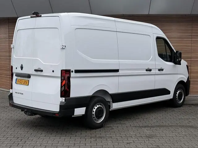 Renault Master T35 2.0 dCi 130 L2H2 Advance 2x Schuifdeur / Camera / Trekhaak / Betimmering