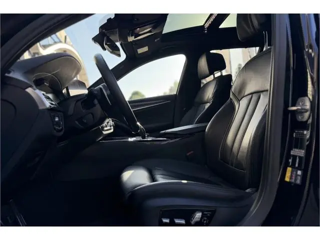 BMW 5-serie Touring 530e xDrive M-Sport | Panodak | Trekhaak | Comfort Leder | Comfort Access | Memo...
