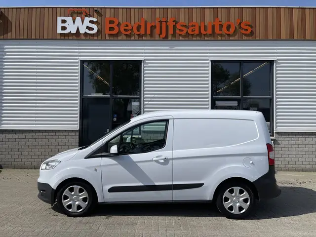 Ford Transit Courier 1.5 TDCI Trend / vaste prijs rijklaar € 6.450 ex btw / 102.273 km NAP / airco / trekhaak / schuifdeur / navigatie / deukjes rondom