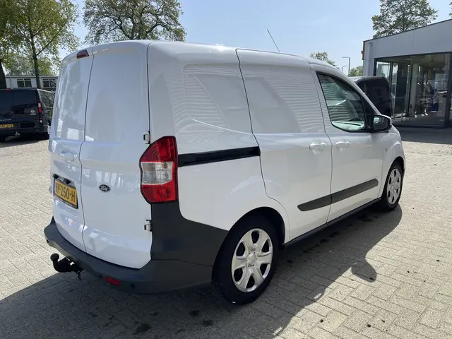 Ford Transit Courier