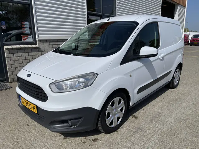 Ford Transit Courier 1.5 TDCI Trend / vaste prijs rijklaar € 6.450 ex btw / 102.273 km NAP / airco / trekhaak / schuifdeur / navigatie / deukjes rondom
