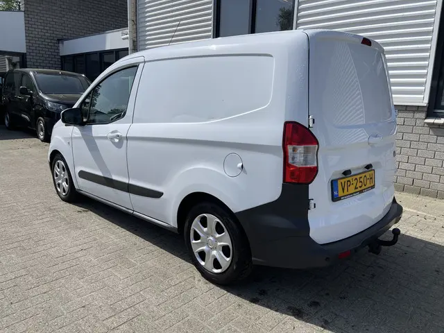 Ford Transit Courier