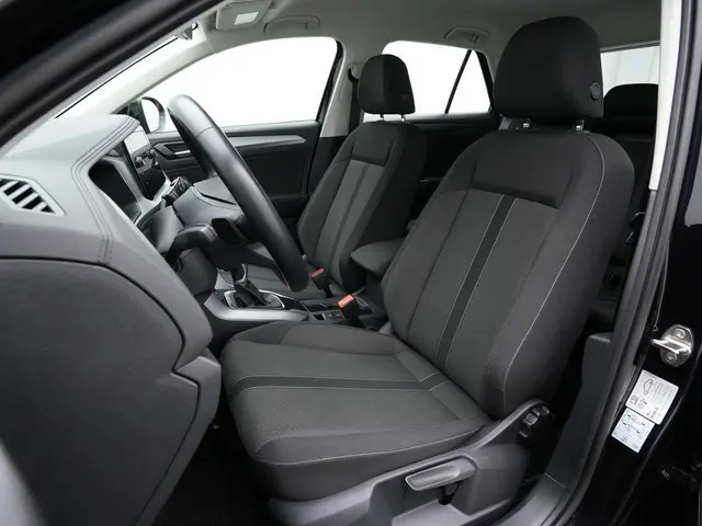 Volkswagen T-Roc 1.5 TSI 150 pk DSG Life | Navigatie | Adaptive Cruise | Parkeersensoren voor/achter...