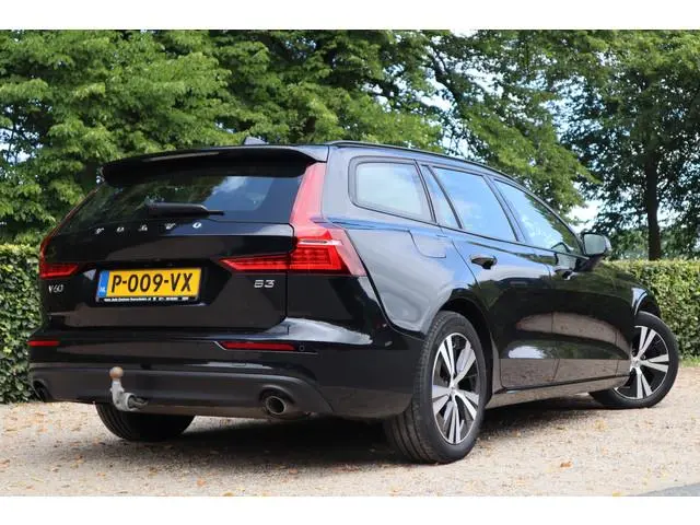 Volvo V60 2.0 B3 Momentum Advantage | Trekhaak | Carplay |