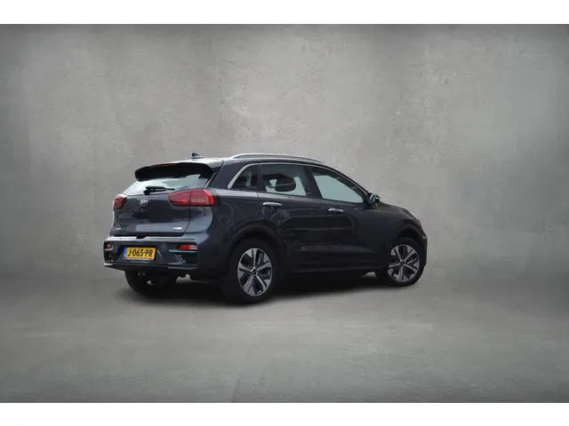 Kia e-Niro DynamicLine 64 kWh | Navi | Carplay | 17"| Stoelverwarming | Climate