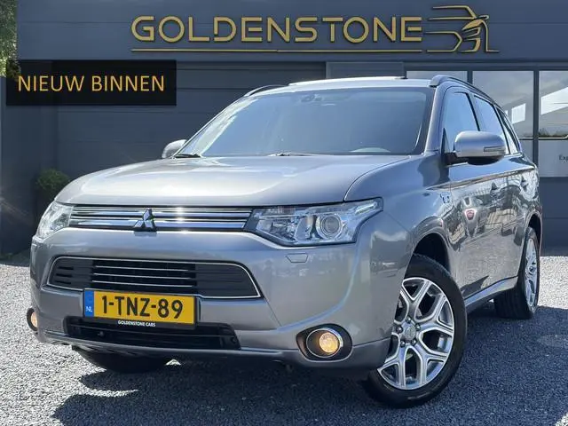 Mitsubishi Outlander 2.0 PHEV instyle 2e Eigenaar,Dealer Onderhouden,Afn.Trekhaak,Schuifdak,Camera,N...