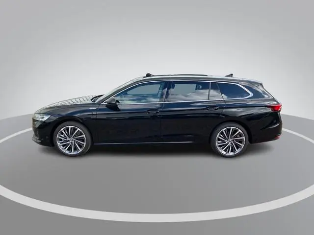 Skoda Superb 1.5TSI 150kW/204PK PHEV Laurin & Klement DSG · Panoramadak · Leder · Trekhaak · 360°Cam...