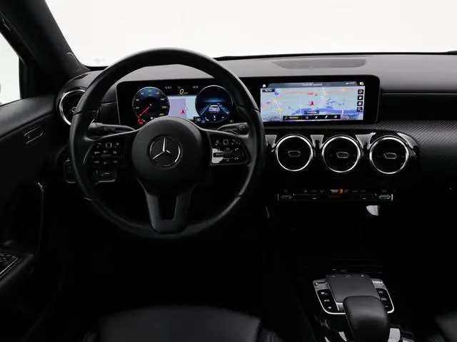 Mercedes-Benz A-klasse 180D AUT. NIEUW MODEL + WIDESCREEN MBUX | CAMERA | 18" AMG | STOELVERW. | LED...