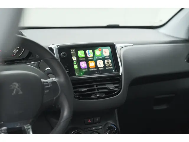 Peugeot 208 PureTech 82 Signature | Parkeersensoren | Apple CarPlay | Navigatie | Airco