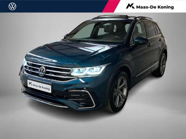 Volkswagen Tiguan 1.4TSIeHybrid 180kW/245PK R-Line DSG · Panoramadak · Trekhaak · 360°Camera + Parke...