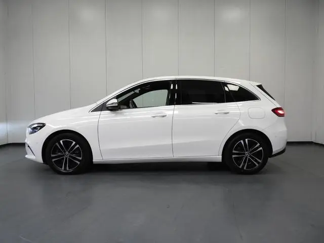 Mercedes-Benz B-Klasse B250e Business Line TREKH./NAVI/CAMERA/LED/17"LMV!