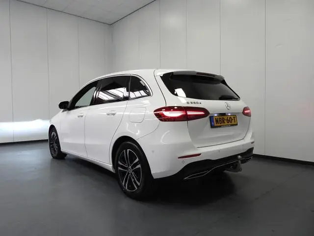 Mercedes-Benz B-Klasse B250e Business Line TREKH./NAVI/CAMERA/LED/17"LMV!