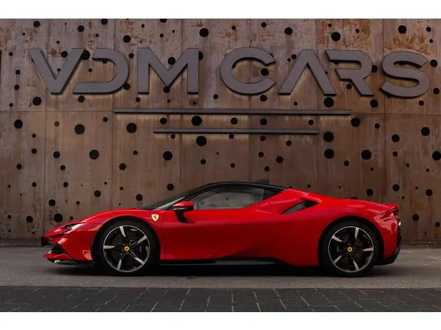 Ferrari SF90 Stradale 4.0 V8 | Warranty | Lift | Carbon | Racing Seats | Carplay |