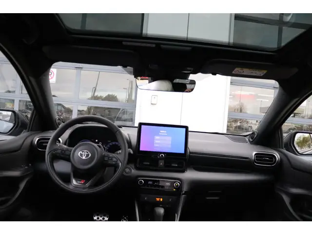 Toyota Yaris 1.5 Hybrid 130 GR SPORT, GR SPORT Plus Pack, Pano, JBL, Head-up, Stuur & Stoel verwarmi...
