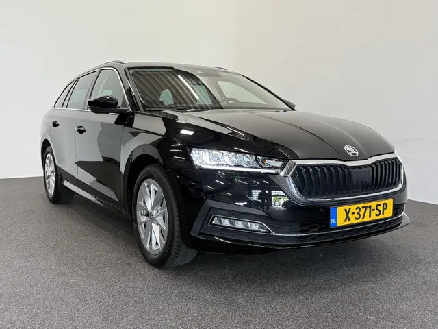 Skoda Octavia Combi 1.0 e-TSI Business Edition Plus Airco ECC Navi Carplay Vol Leder PDC VA + Camera...
