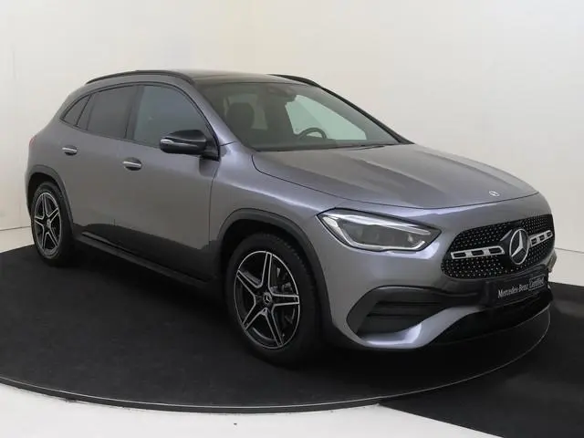 Mercedes-Benz GLA-klasse 200 Business Solution AMG / Memory-Stoelen / Panaromadak / Achteruitrijcame...