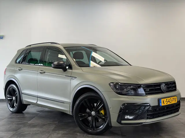 Volkswagen Tiguan 1.5 TSI ACT Highline Bns R-Line Trekhaak Unieke-Wrap Adaptive-Cruise ! 2e Paasdag...