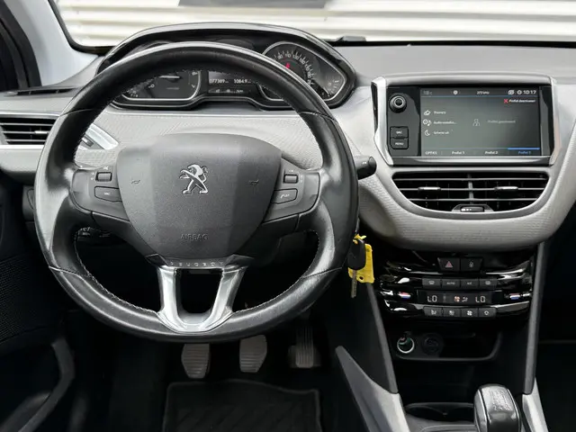 Peugeot 2008 1.2 PureTech Allure 2e Eigenaar|Navi|Pano|Camera|Trekhaak|Clima|Cruise|Stoelverwarming|...