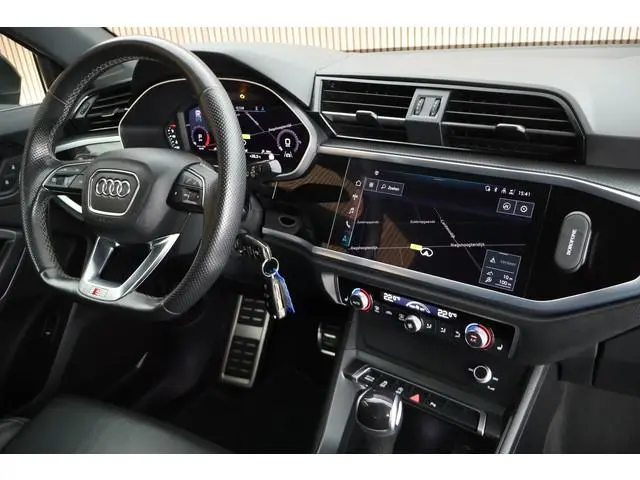 Audi Q3 Sportback 35 TFSI 150pk S Edition Trekhaak Leder Stoelverwarming Navigatie ACC 2x S-Line