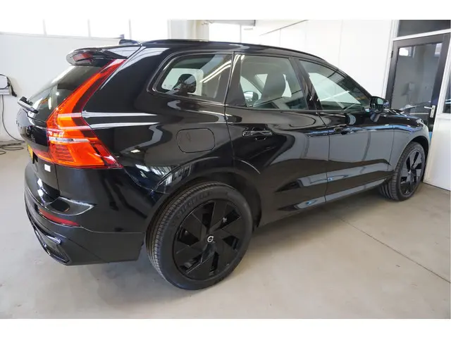 Volvo XC60 2.0 T6 Plug-in hybrid AWD Ultimate Dark Head-Up Long-Range 20"Velgen Schuifdak.