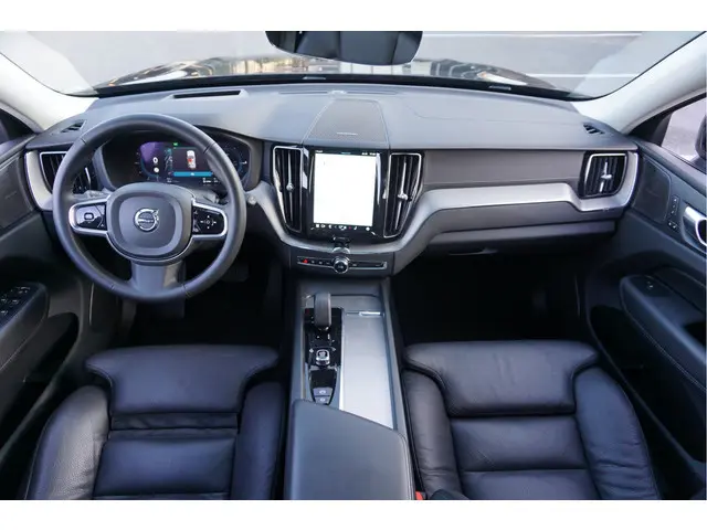 Volvo XC60 2.0 T6 Plug-in hybrid AWD Ultimate Dark Head-Up Long-Range 20"Velgen Schuifdak.