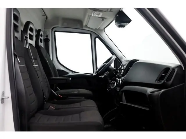 Iveco Daily 35S21 3.0 210pk L2H2 HiMatic Automaat Navi/Camera Trekgewicht 3500kg 10-2023