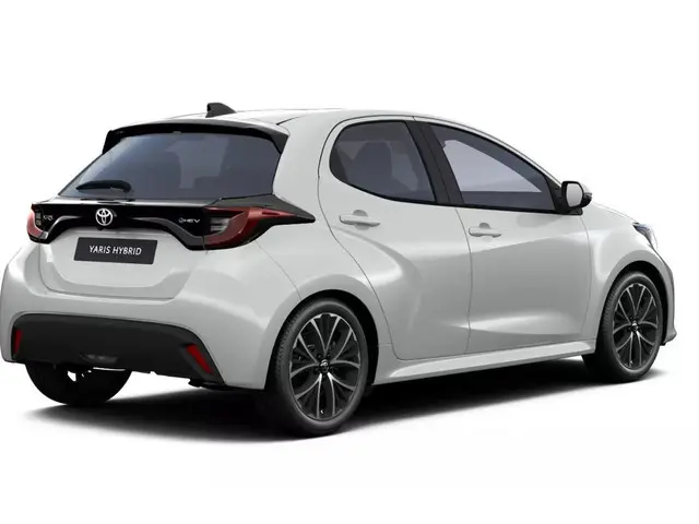 Toyota Yaris 1.5 Hybrid 115 Dynamic , Comfort Pack , Nieuw en snel leverbaar (juni 2026) met €2.000...