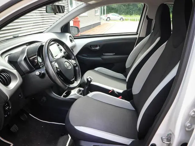 Toyota Aygo 1.0 VVT-i x-play | Airco | Audio | Bleutooth | Camera | Lichtmetaal |