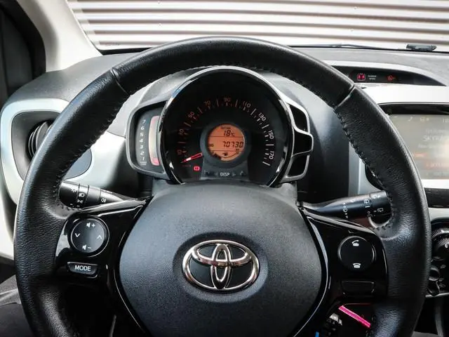 Toyota Aygo 1.0 VVT-i x-play | Airco | Audio | Bleutooth | Camera | Lichtmetaal |