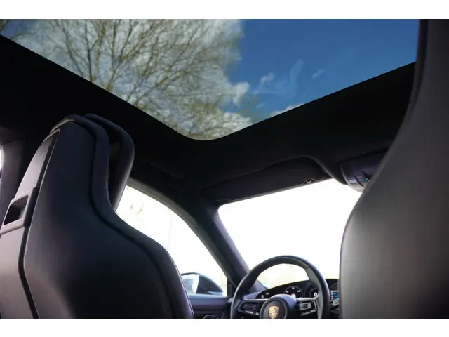 Porsche Taycan Sport Turismo 79 kWh / Pano / Leer Dash / Inno Drive / Alcantara / Bose / Porsche Ond...