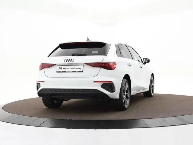 Audi A3 Sportback 45 TFSIe 245pk S-tronic S edition Competition · Apple/Android Car Play · Adaptive...