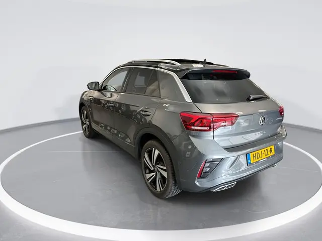 Volkswagen T-Roc 1.5 TSI 150pk DSG R-Line Business · Camera · Panoramadak · Trekhaak afneembaar · Ap...