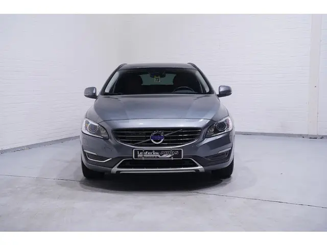 Volvo V60 2.4 D5 Twin Engine AWD navigatie lederen bekleding lane-assist stoelverwarming private-gla...