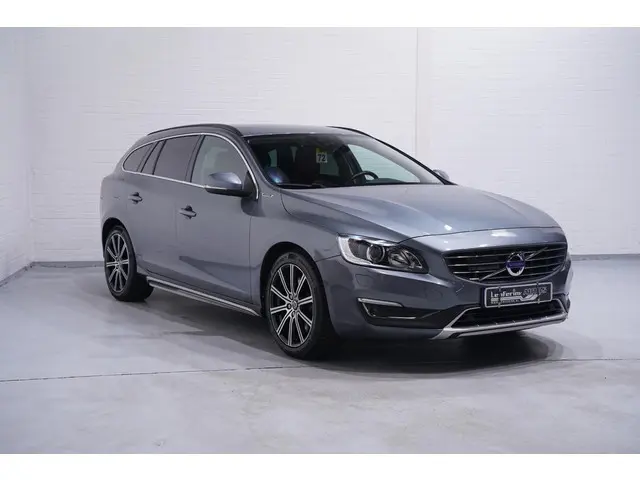 Volvo V60 2.4 D5 Twin Engine AWD navigatie lederen bekleding lane-assist stoelverwarming private-gla...
