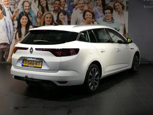 Renault Mégane Estate 1.3 TCe 140 Techno - Occasion Lease vanaf €444 p/m - AUTOMAAT! - Camera - Sens...