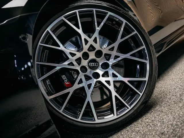 Audi RS3 Sportback 2.5 TFSI quattro | HULK edition | Carbon | Bucket Seats | Sonos | Stoelverwarming...