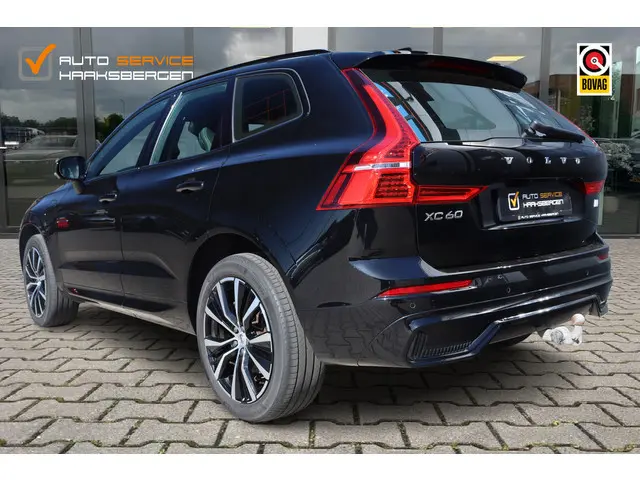 Volvo XC60 2.0 T6 Plug-in hybrid AWD Ultimate Dark | Trekhaak | Pano | Camera |