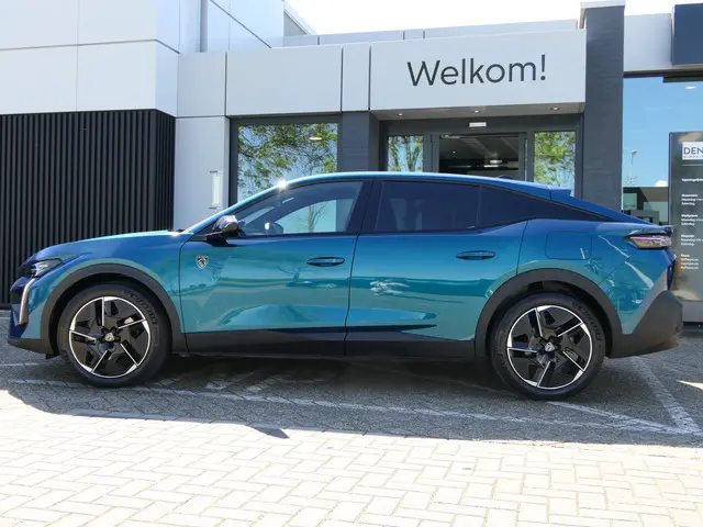 Peugeot 408 1.6 HYbrid 225pk EAT8 GT | Camera | Dodehoek detector | Navigatie
