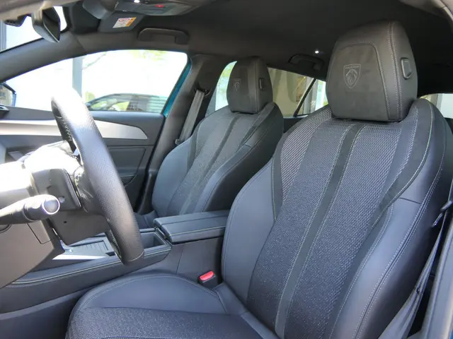 Peugeot 408 1.6 HYbrid 225pk EAT8 GT | Camera | Dodehoek detector | Navigatie