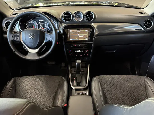 Suzuki Vitara 1.4 Boosterjet AllGrip Comfort | Trekhaak | Pano | 17" | Carplay | Camera | ACC | Dode...