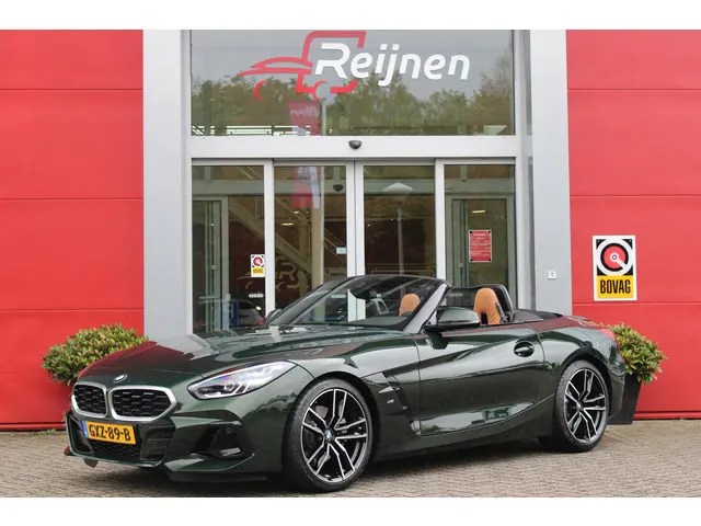 BMW Z4 Roadster sDRIVE 20i HIGH EXECUTIVE M-SPORT AUTOMAAT | M INTERIEURPAKKET  | M EXTERIEURPAKKET | M SPORTSTUUR | 19" VIJFDUBBELSPAAKS M SPORTWIELEN | NAVIGATIE | DRAADLOZE APPLE CARPLAY / ANDROID AUTO |  LEDER VERNASCA COGNAC | STOEL / STUUR VERWARMING | ACHTERUITRIJCAMERA | FULL LED KOPLAMPEN | SAFETY PAKKET | DODEHOEK DETECTIE | HARMAN KARDON |