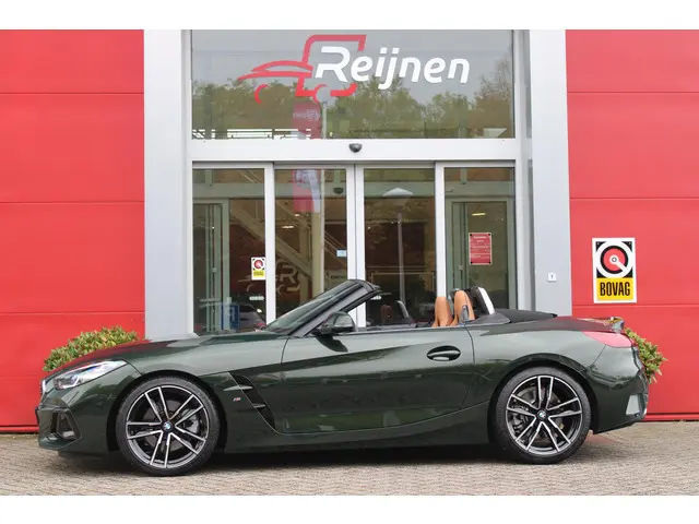 BMW Z4 Roadster sDRIVE 20i HIGH EXECUTIVE M-SPORT AUTOMAAT | M INTERIEURPAKKET  | M EXTERIEURPAKKET | M SPORTSTUUR | 19" VIJFDUBBELSPAAKS M SPORTWIELEN | NAVIGATIE | DRAADLOZE APPLE CARPLAY / ANDROID AUTO |  LEDER VERNASCA COGNAC | STOEL / STUUR VERWARMING | ACHTERUITRIJCAMERA | FULL LED KOPLAMPEN | SAFETY PAKKET | DODEHOEK DETECTIE | HARMAN KARDON |