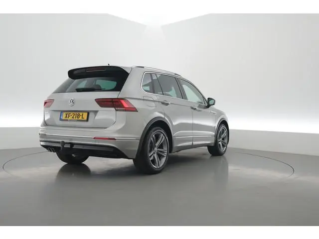 Volkswagen Tiguan 1.5 TSI ACT Highline Business R | Rijklaar! | Orig. NL | Elek. Trekhaak | Dig. Coc...