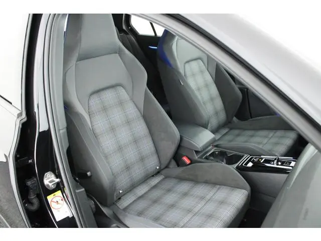 Volkswagen Golf 1.4 eHybrid 245pk GTE Stoelverwarming Keyless ACC Virtual Cockpit Navigatie