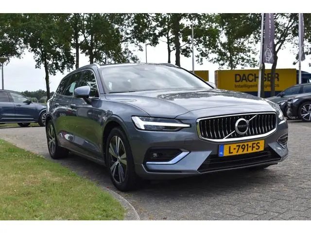 Volvo V60 B3 177PK Automaat Inscription | Trekhaak | ACC | Blis | Panoramadak | H&K | Camera | Stoel...