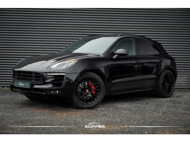 Porsche Macan 3.0 GTS / Pano / Luchtvering / Trekhaak / Sportstoelen / Carplay