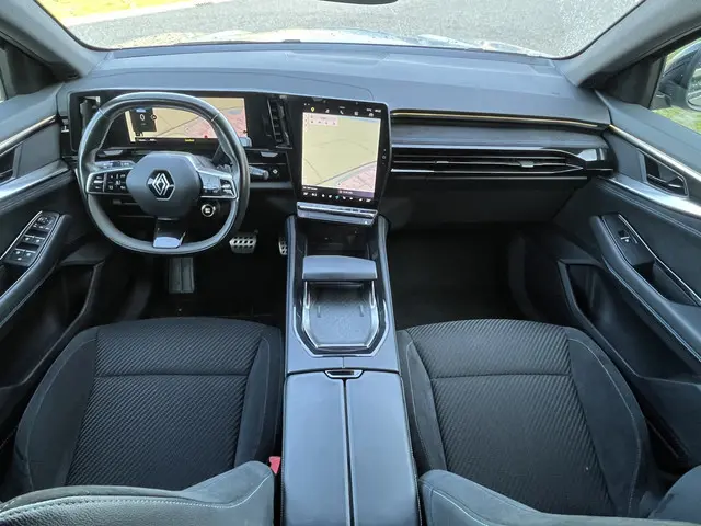 Renault Austral 1.2 E-Tech 200PK iconic esprit Alpine Mat-grijs / Winterpakket / 360 Camera /Elektr....