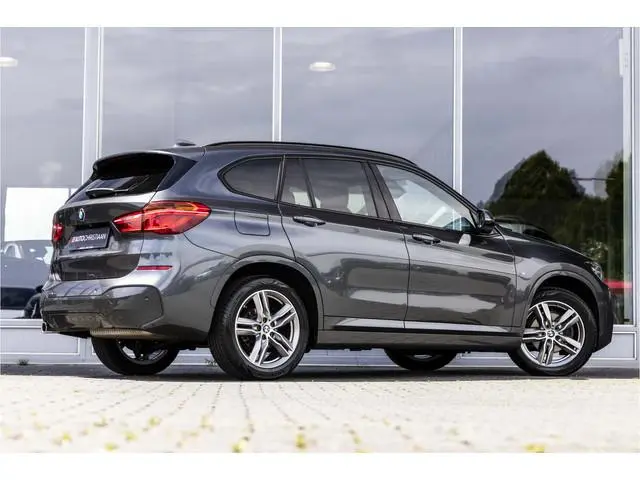 BMW X1 sDrive18i High Executive M-Sport | Camera | Stoelverwarming